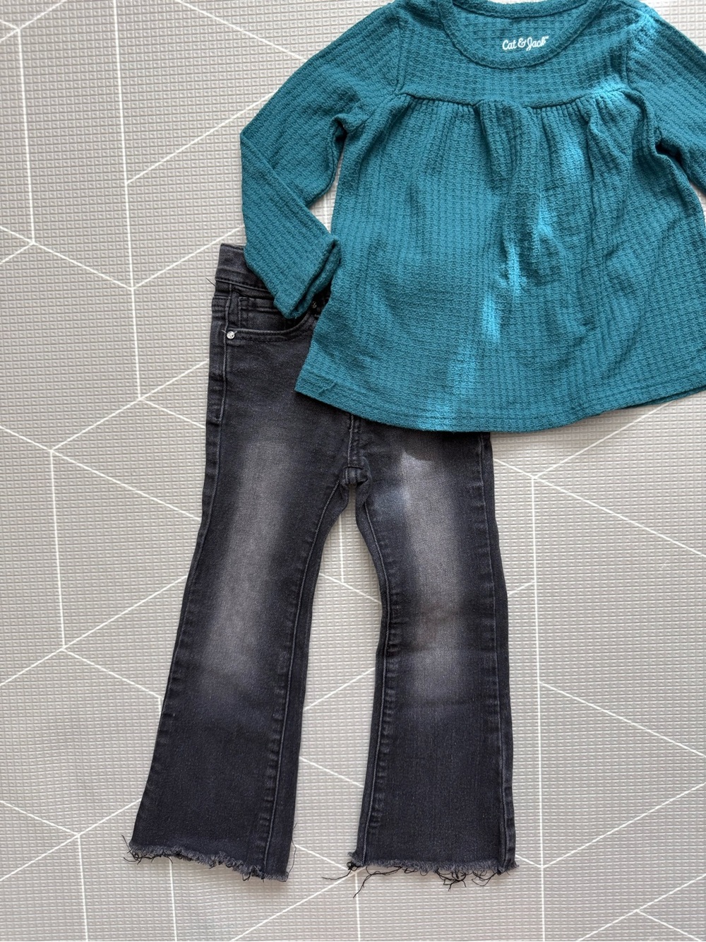 Cat & Jack|Baby girl/toddler Black Wash Flare Jeans w Raw Hem & waffle knit top•